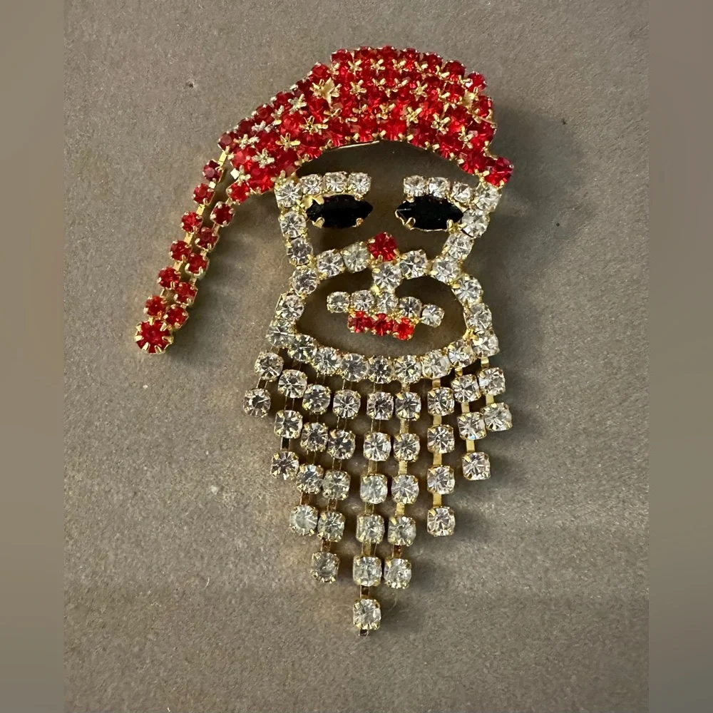 Vintage Rhinestone Santa Claus Pin Fringe Beard‎